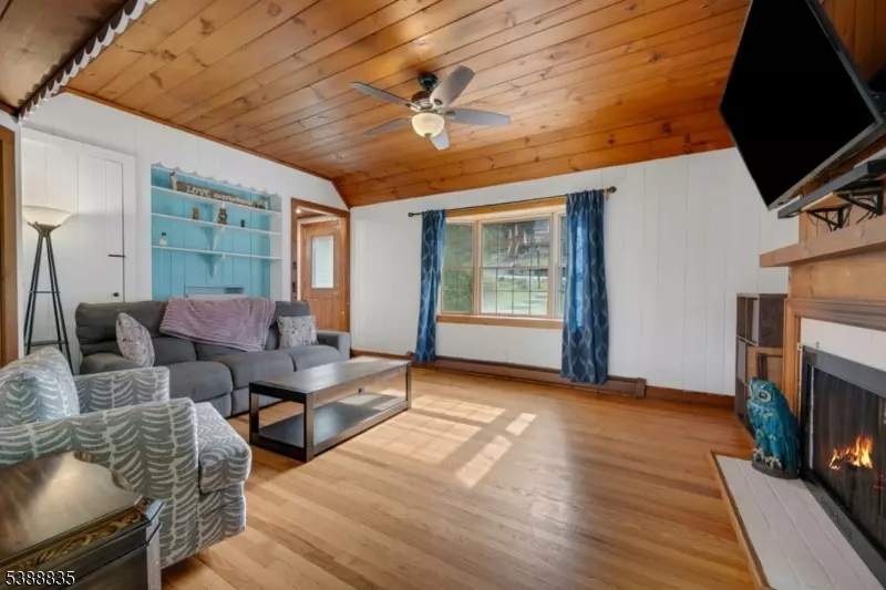 Living - 7 Hilltop Trl, Sparta, NJ 07871 photo 2 of 2