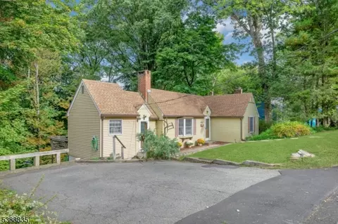7 Hilltop Trl, Sparta, NJ 07871