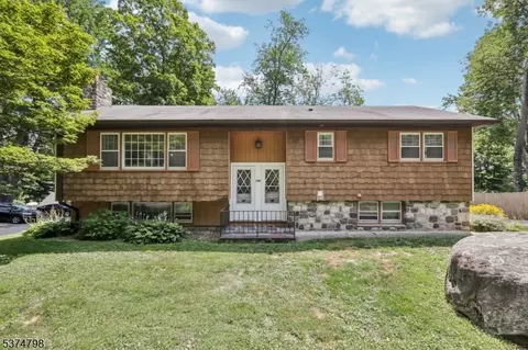 150 Highland Lakes Rd, Highland Lakes, NJ 07422