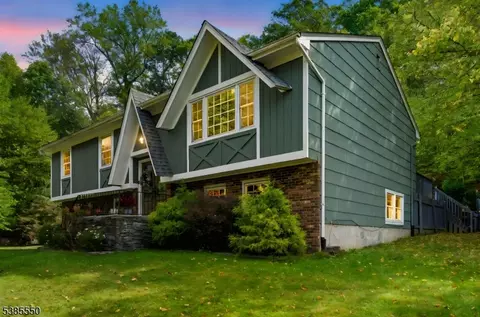 16 Seneca Trl, Randolph, NJ 07869