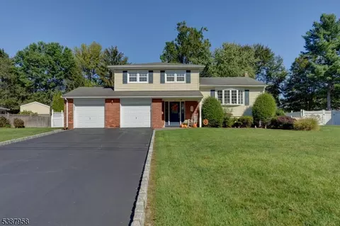 14 Evelyn Pl, Pompton Plains, NJ 07444