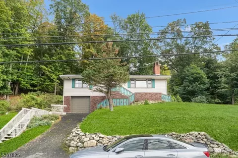 159 E Shore Trl, Sparta, NJ 07871