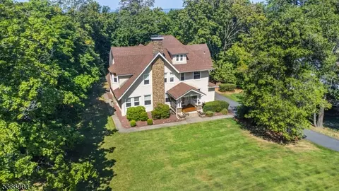 11 Hillcrest Rd, Caldwell, NJ 07006
