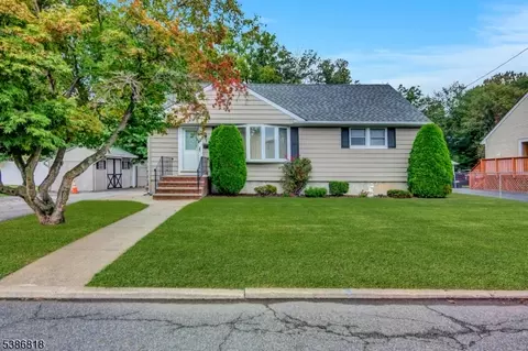 22 Chestnut St, Bloomingdale, NJ 07403