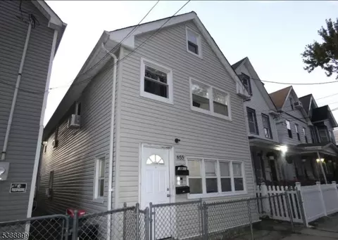 655 Charles St, Perth Amboy, NJ 08861