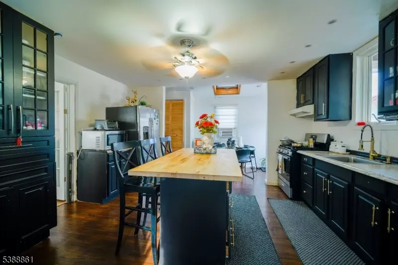 Entry Way - 26 Norwood St, Haledon, NJ 07508 photo 1 of 1