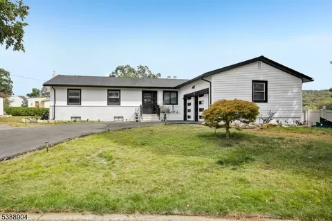 112 Park Pl, Pompton Lakes, NJ 07442