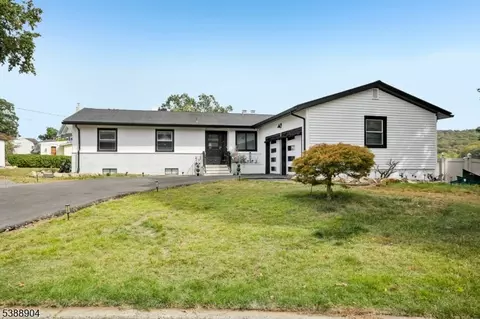 112 Park Pl, Pompton Lakes, NJ 07442