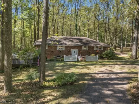82 Hickory Corner Rd, Milford, NJ 08848