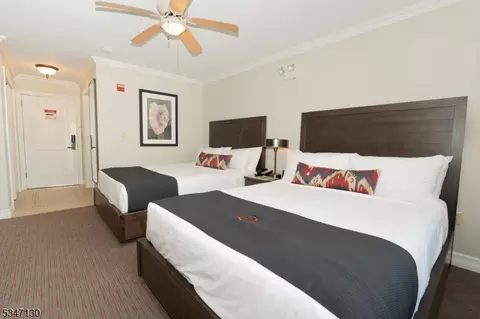 2 Chamonix Dr #103, Vernon, NJ 07462