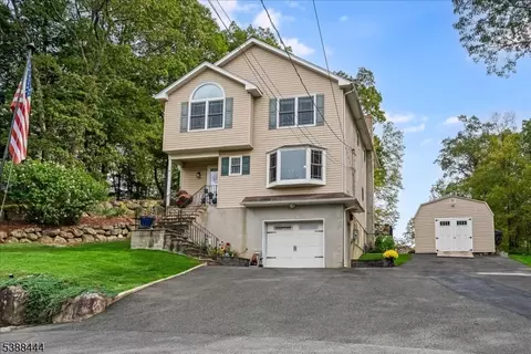 90 Salmon Rd, Landing, NJ 07850