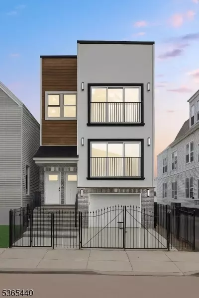 30 Fabyan Pl, Newark, NJ 07108