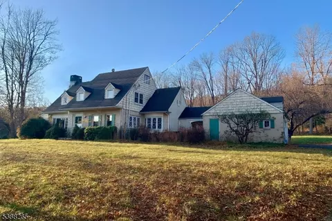 441 Valley Rd, Watchung, NJ 07069