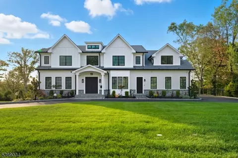 19 Hearthstone Ter, Livingston, NJ 07039