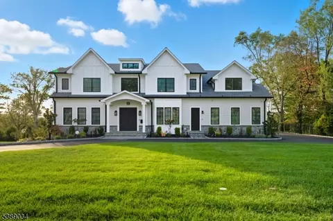19 Hearthstone Ter, Livingston, NJ 07039