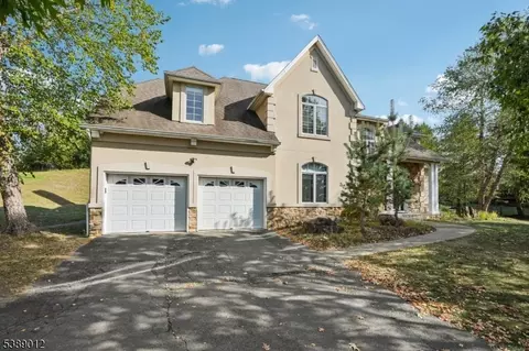 4 Forest Hill Dr, Wayne, NJ 07470 photo 2