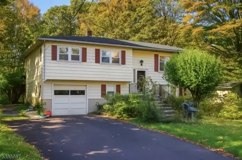 72 Castlewood Trl, Sparta, NJ 07871