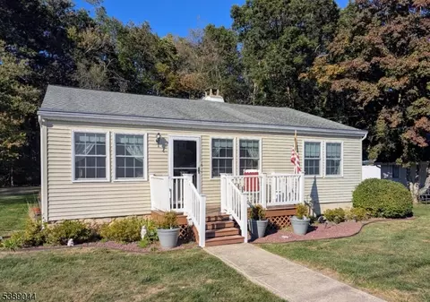 25 4th St, Budd Lake, NJ 07828