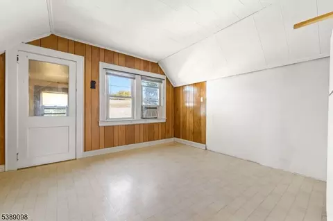 36 6th St, Harrison, NJ 07029 photo 11