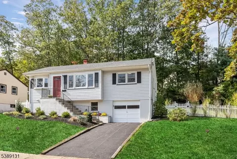 9 Walter Dr, Bloomingdale, NJ 07403