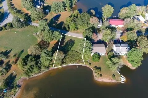 104 No Shore Pt, Montague Twp, NJ 07827
