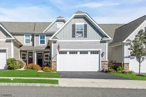 11 Sharp Shinned Ct, Washington, NJ 07882