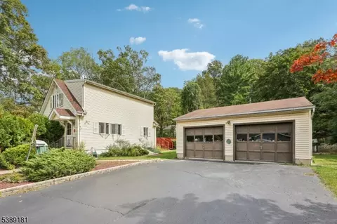 23 Oriole Rd, Oak Ridge, NJ 07438