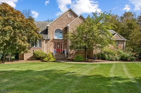 8 Woodfield Rd, Green Twp, NJ 07821
