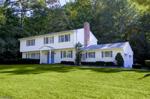 9 Crest Hill Dr, Sussex, NJ 07461