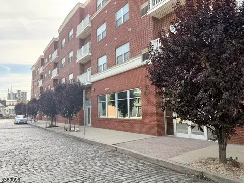 902 N 5th St #311, Newark, NJ 07107