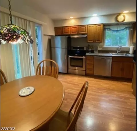 12 Cherokee Ave, Lake Hiawatha, NJ 07034