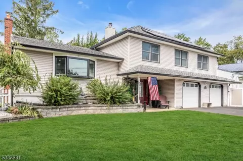 2 Colony Ct, Parsippany, NJ 07054