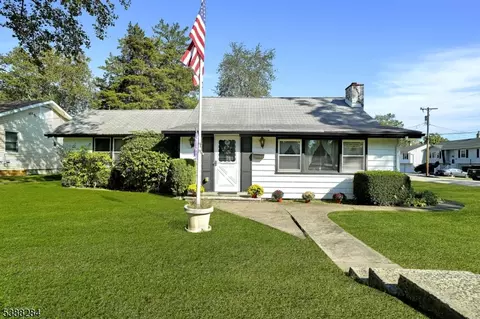 122 Lake Shore Dr, Lake Hiawatha, NJ 07034