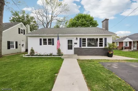 8 Oak St, Netcong, NJ 07857