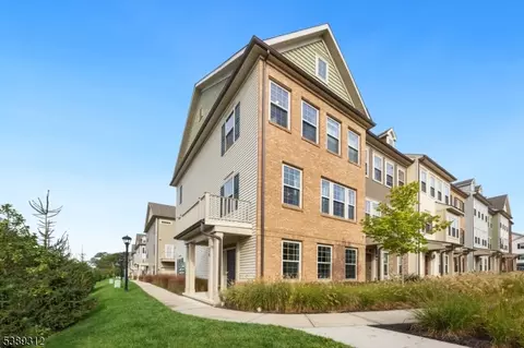 36 Cortland Ct, Livingston, NJ 07039