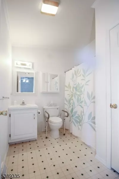 Bath - 3 Post Rd, Belvidere, NJ 07823 photo 1 of 2