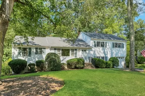 9 Green Knolls Rd, Morristown, NJ 07960