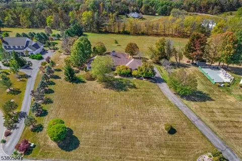 16 Voight Ln, Lafayette, NJ 07848