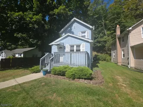 7 Chestnut St, Mount Arlington, NJ 07856