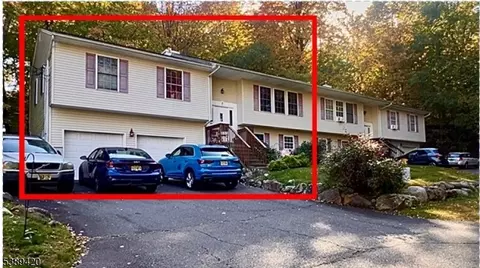 3 Undercliff Ln, Lincoln Park, NJ 07035