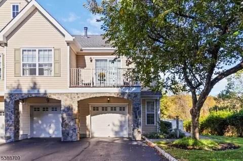 68 Mountainside Dr, Pompton Lakes, NJ 07442