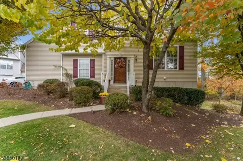 2 Brock Ln, Hackettstown, NJ 07840