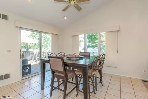 38 Stirling Ln, Wayne, NJ 07470 photo 8