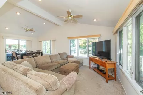 38 Stirling Ln, Wayne, NJ 07470 photo 11