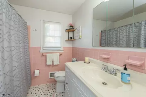 38 Stirling Ln, Wayne, NJ 07470 photo 23