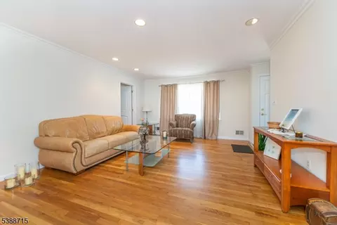 38 Stirling Ln, Wayne, NJ 07470 photo 3