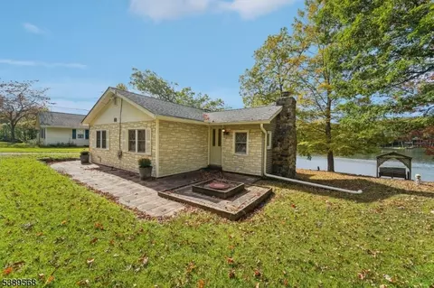 48 Lake Shore Rd E, Stockholm, NJ 07460