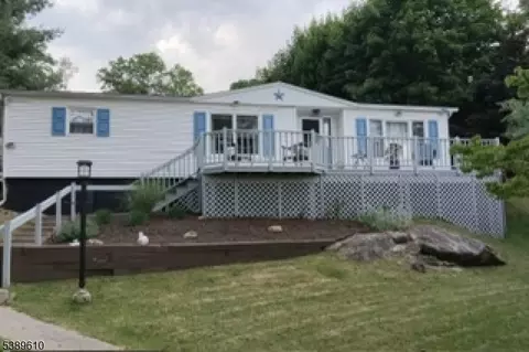 5 Village Sq, High Bridge, NJ 08829