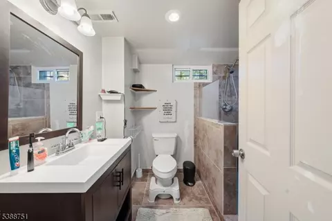 Bath - 68 Colfax Rd, Springfield, NJ 07081 photo 2 of 2
