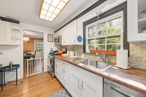 Kitchen - 68 Colfax Rd, Springfield, NJ 07081 photo 2 of 2